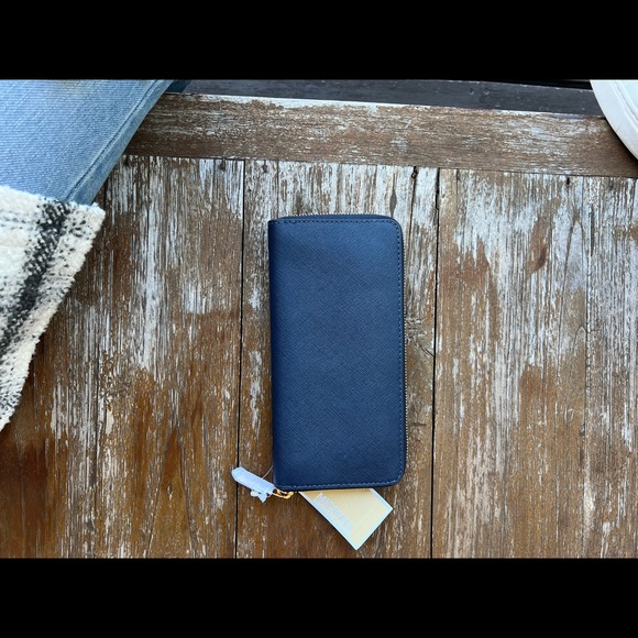 Brand new Michael Kors leather wallet - Picture 4 of 4